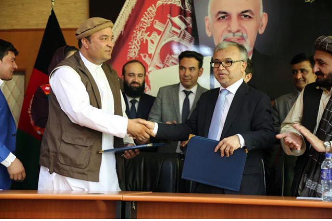 وزارت فواید عامه  قرارد ۶ پروژه انکشافی را امضا کرد
